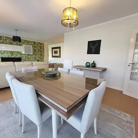 Appartamento Family-friendly Flat 2br 2ba Metro Telheiras Lisbona