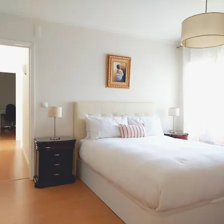 Family-friendly Flat 3br 2ba Metro Telheiras Lisbon