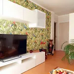 Family-friendly Flat 3br 2ba Metro Telheiras * ליסבון