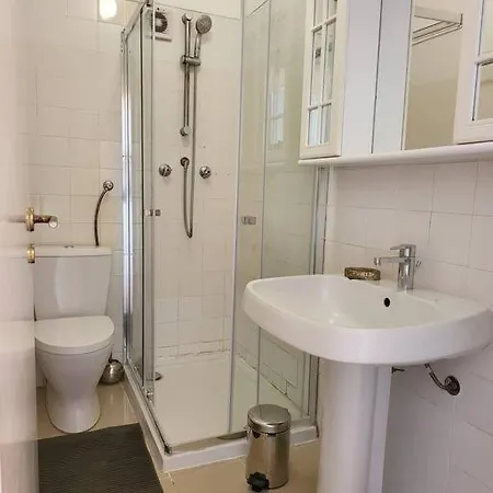 Апартаменты Family-friendly Flat 2br 2ba Metro Telheiras