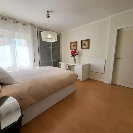 Family-friendly Flat 2br 2ba Metro Telheiras