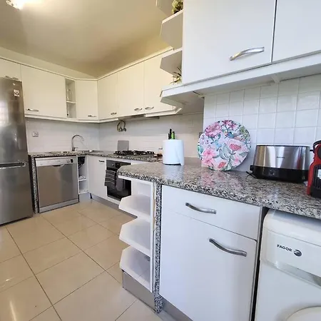 Family-friendly Flat 2br 2ba Metro Telheiras דירה *