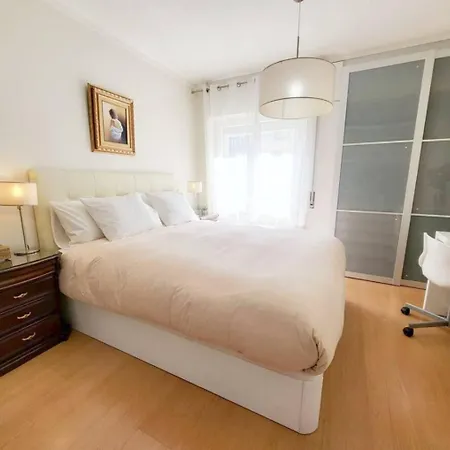 Διαμέρισμα Family-friendly Flat 3br 2ba Metro Telheiras *