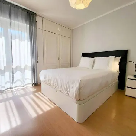 Family-friendly Flat 3br 2ba Metro Telheiras شقة Lisboa