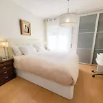 アパート Family-friendly Flat 3br 2ba Metro Telheiras *